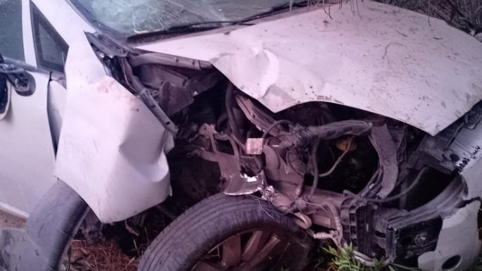 Si schiantano in auto contro un cancello: gravi tre giovanissimi
