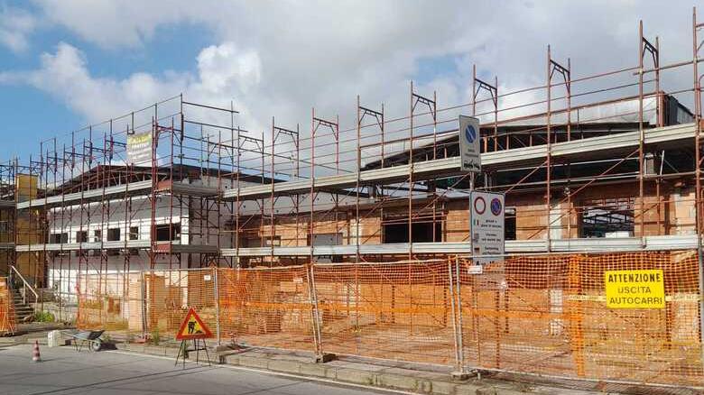 Bocciodromo di Montecatini, procedono i lavori esterni. «Ma l’interno resterà al grezzo»