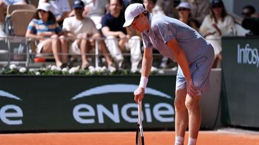 Jannik Sinner al San Raffaele dopo il malessere al Roland Garros, controlli medici a Milano
