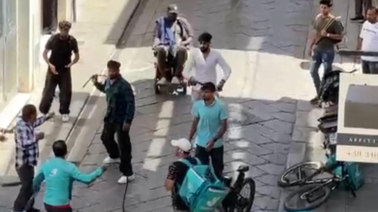 Sassari, maxi rissa tra rider in corso Vittorio Emanuele: quattro persone arrestate - Ecco cosa è successo