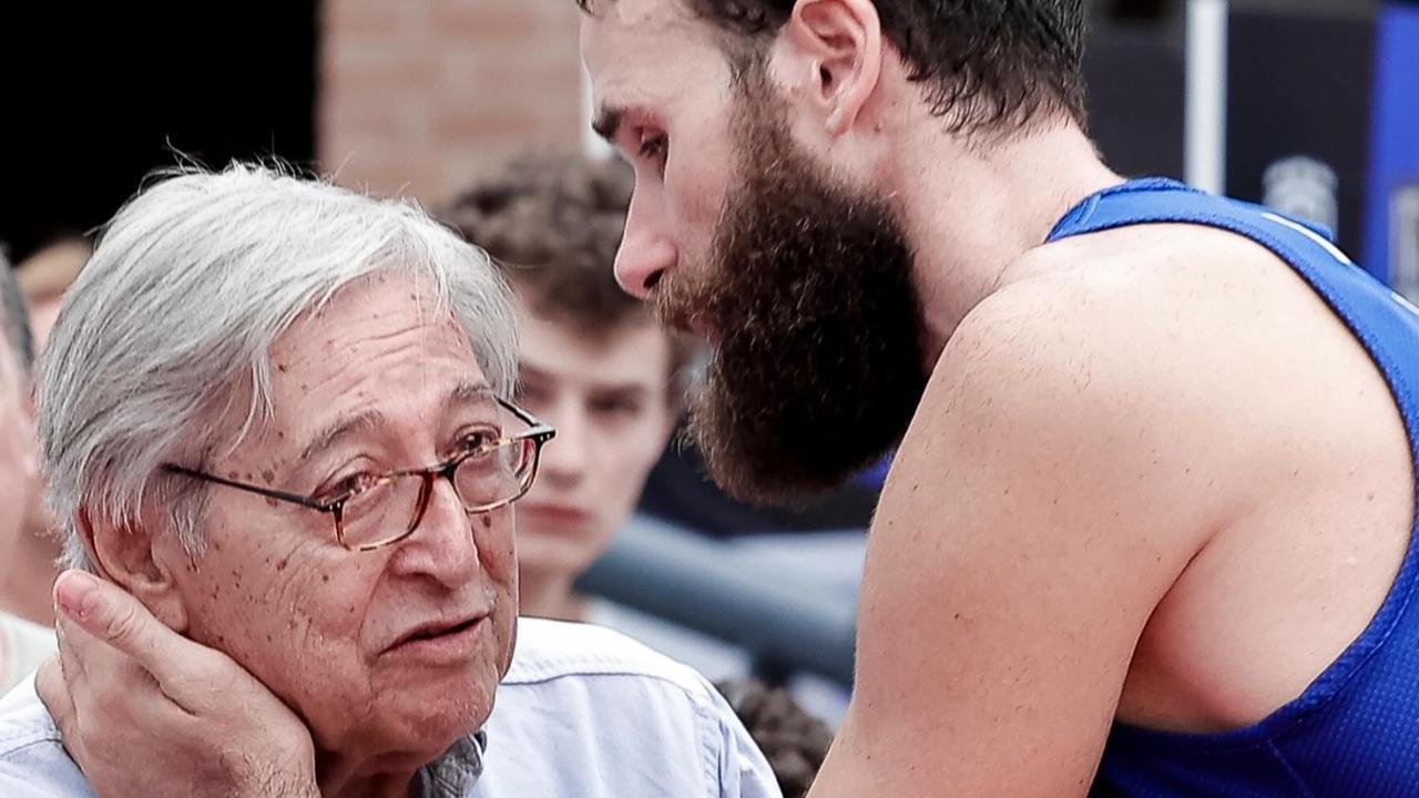 Addio al coach Piero Pasini: vinse lo scudetto allievi con la Santa Croce Olbia