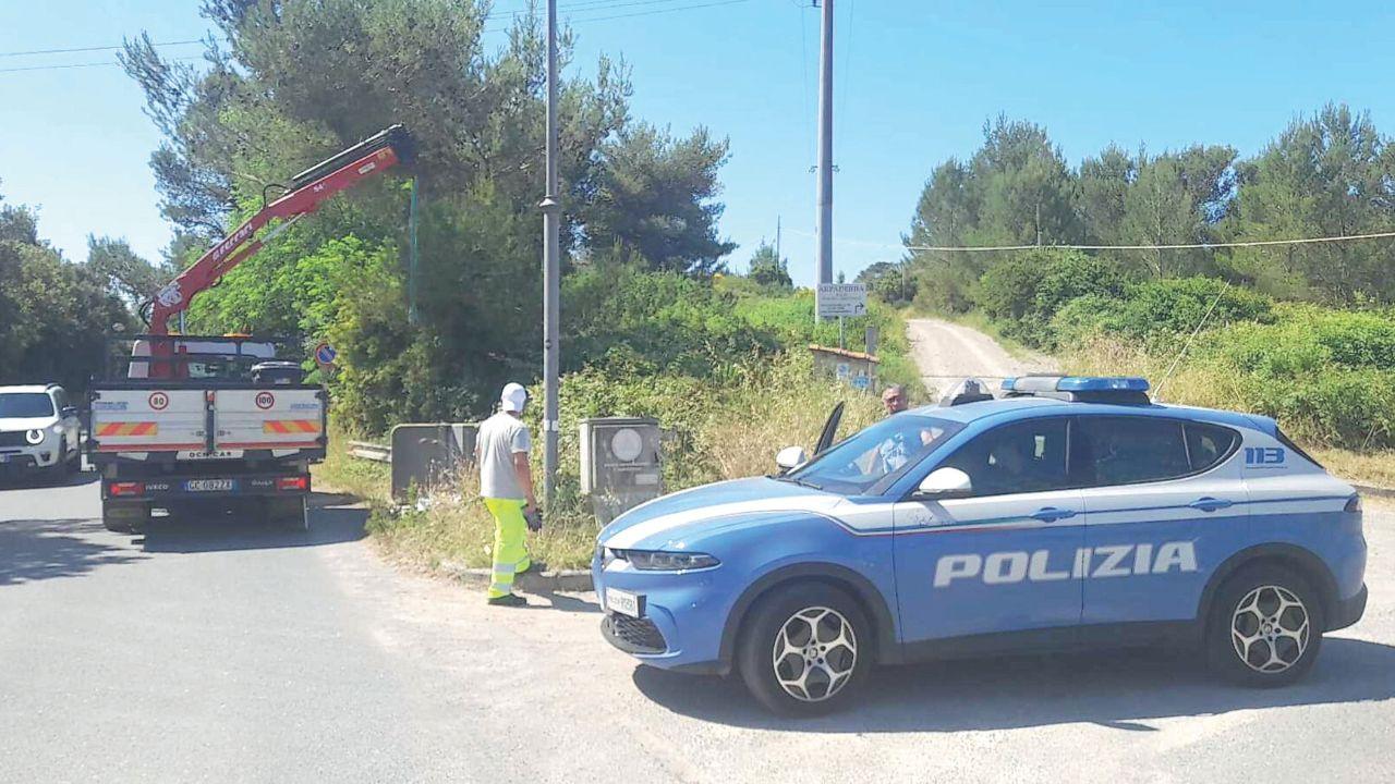 Una volante della polizia sul luogo dell'omicidio