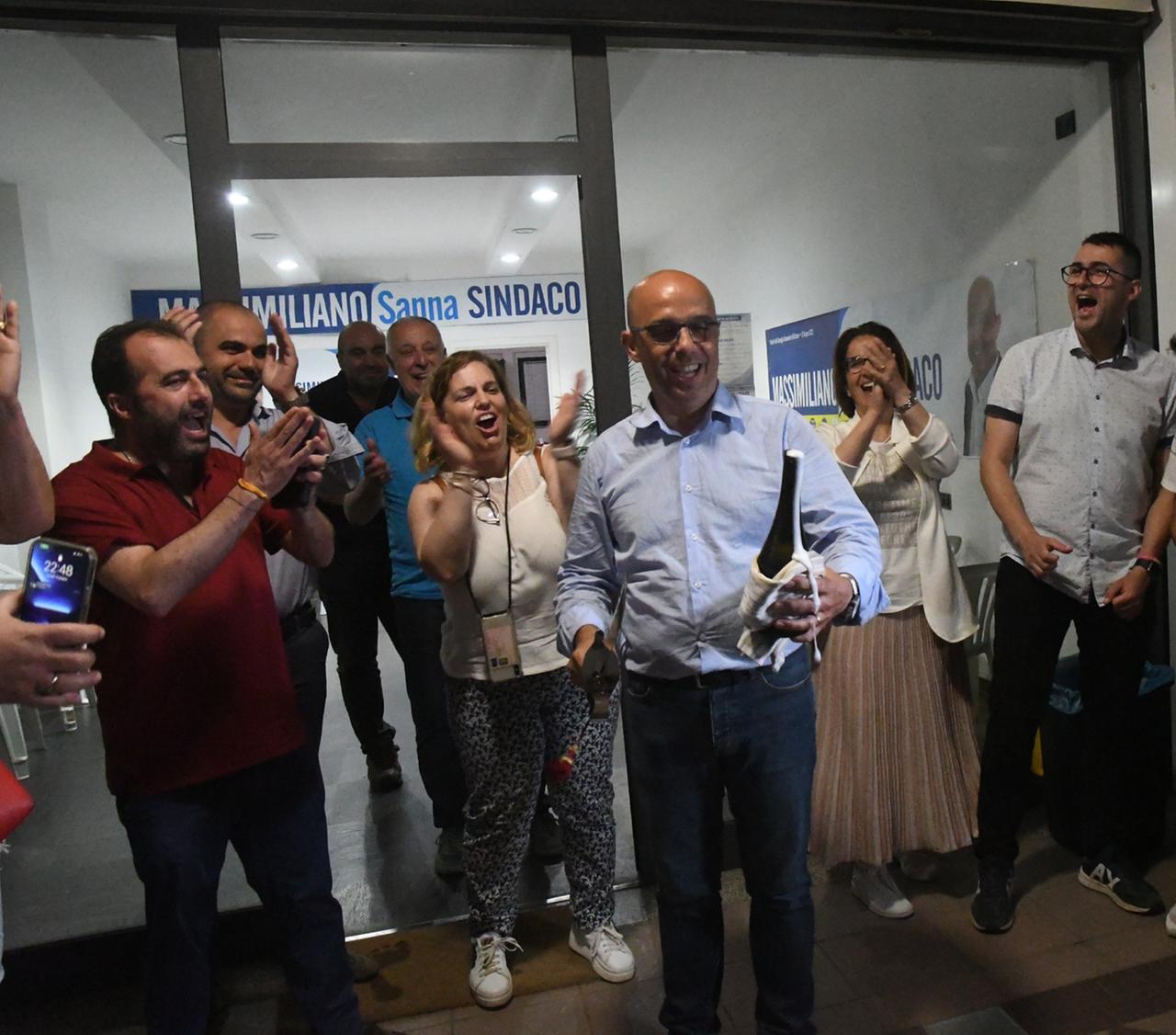 Massimiliano Sanna festeggia la sua vittoria