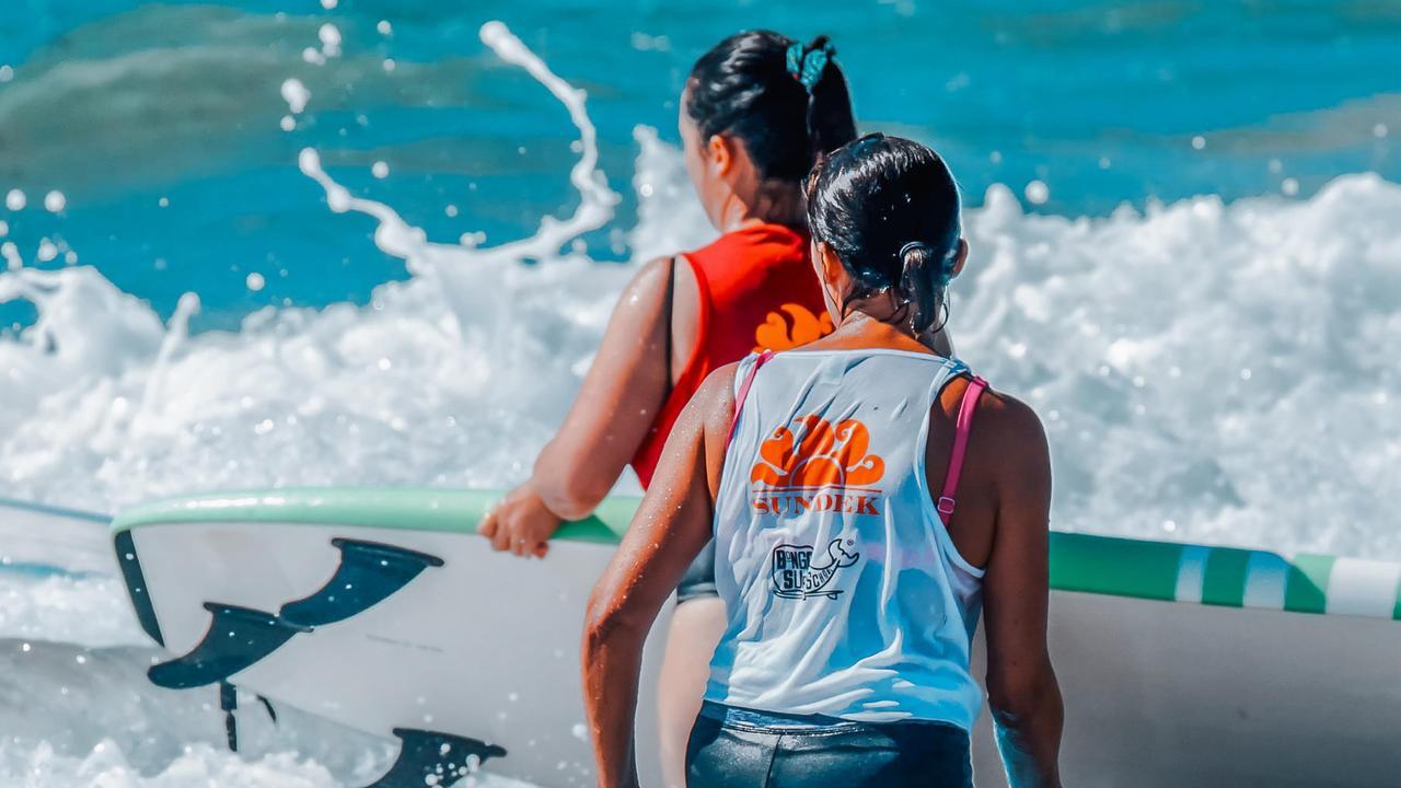 Girl surf power, Porto Ferro torna la gara tutta al femminile griffata Sundek