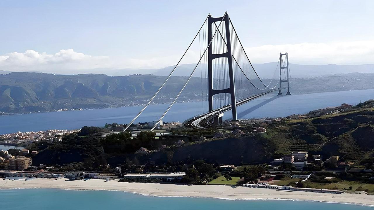 Ponte sullo Stretto, tre indagati per corruzione: «Pressioni per ottenere il via libera della Corte dei Conti»