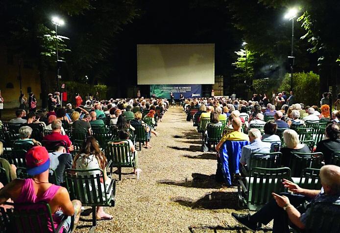 Reggio Emilia, torna il cinema all’aperto all’Arena Stalloni: il programma dell’estate 2026