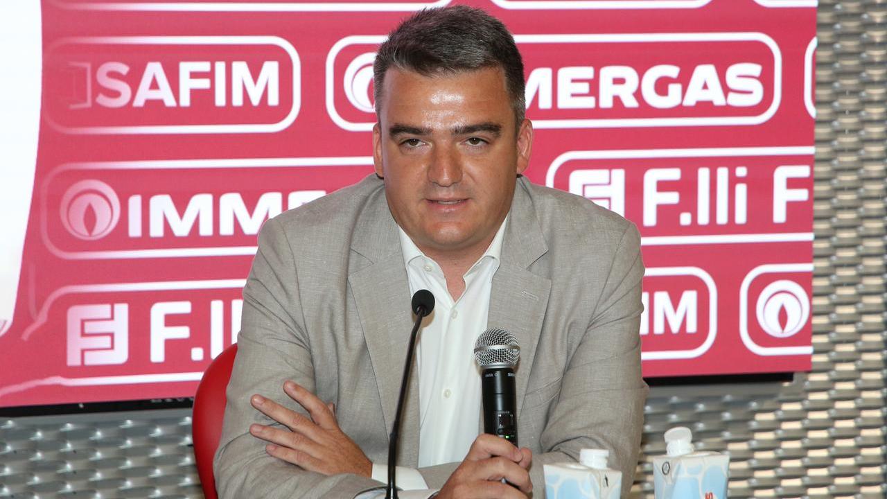Il diesse Marco Bernardi nella foto di Enrico Rossi