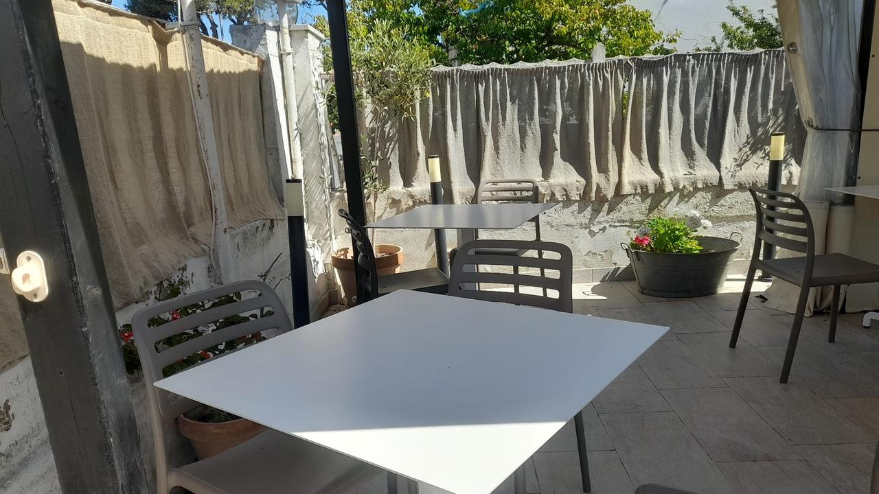 I due tavoli del Ghinè Cambrì dove hanno mangiato le due persone sospette
