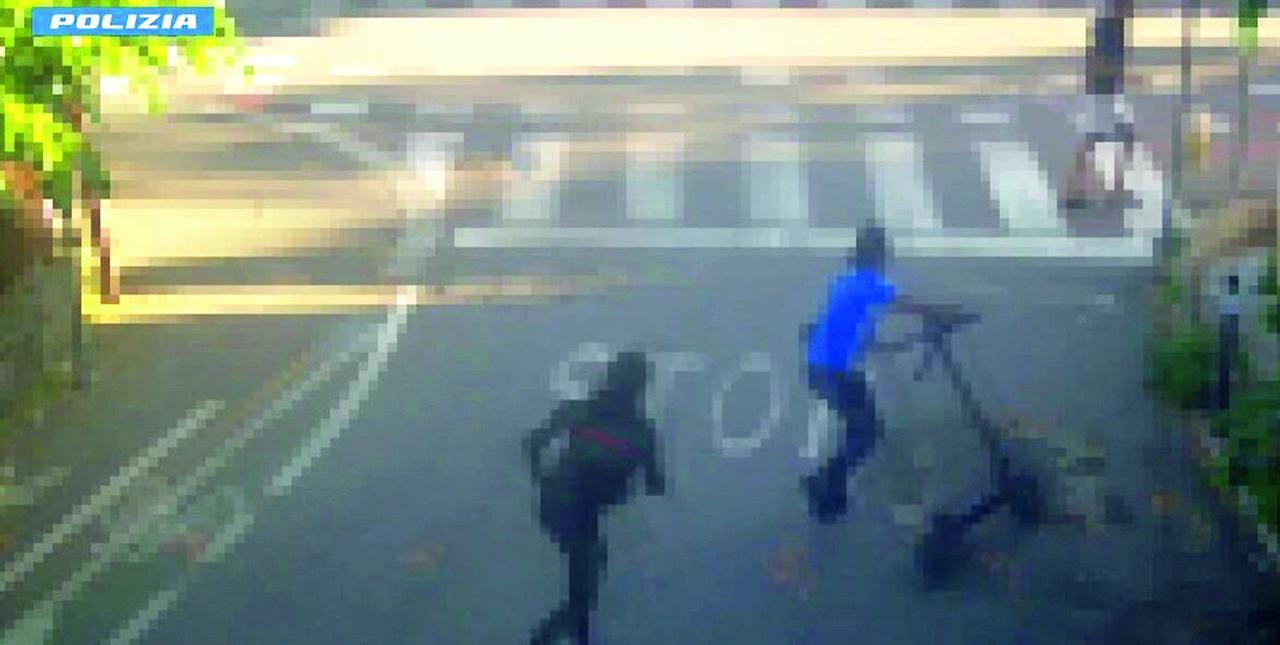 Stop al permesso di soggiorno alla banda del monopattino