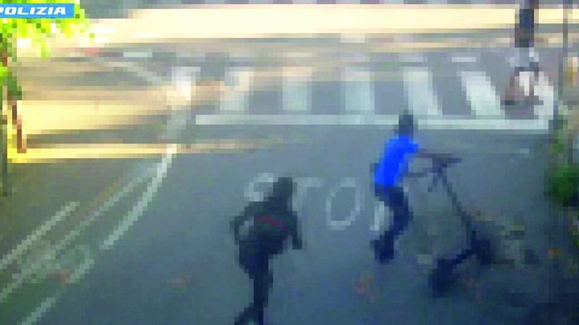 Stop al permesso di soggiorno alla banda del monopattino