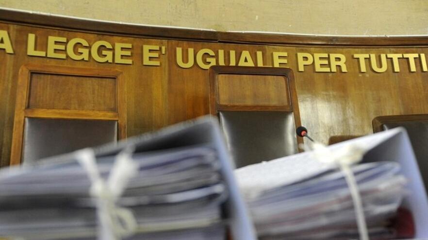 Lucca, umiliata e violentata per mesi: l’ex compagno condannato a cinque anni<br>