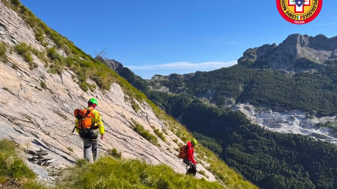 Minucciano, escursionista in difficoltà recuperato sulla cresta del Monte Pisanino