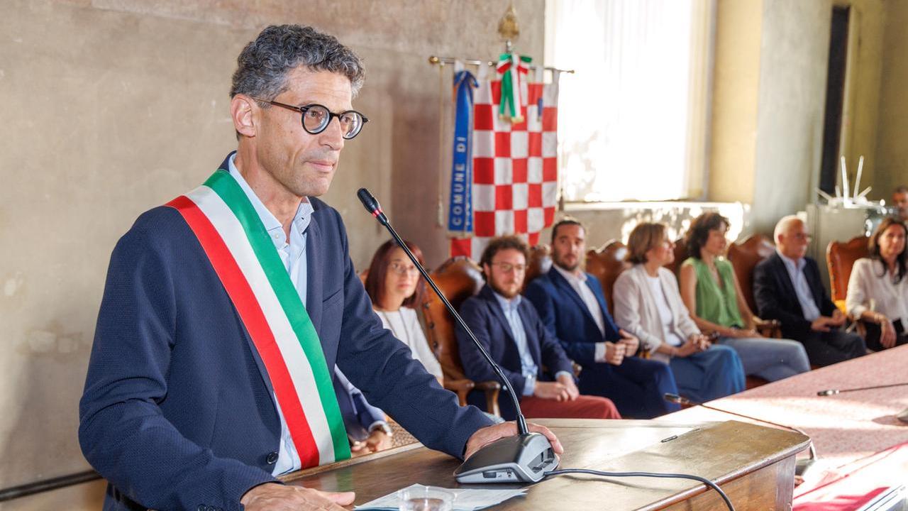 Il sindaco Giovanni Capecchi durante la presentazione della giunta (foto Innocenti)