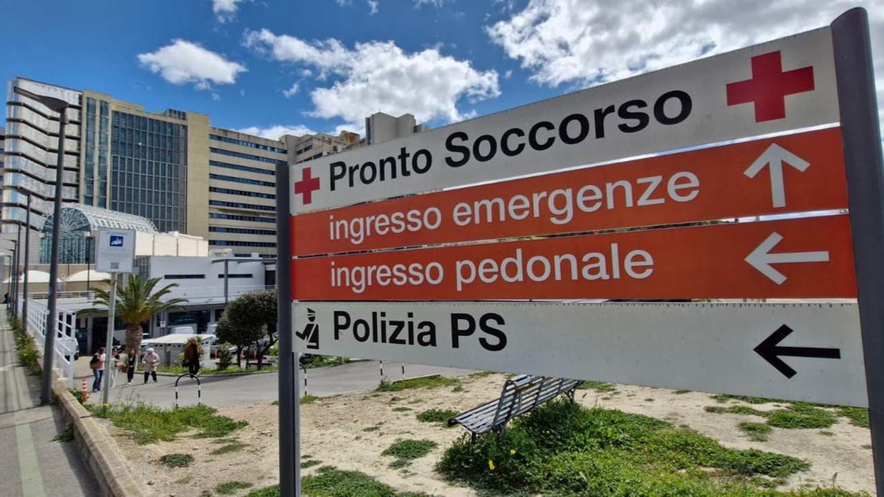 Investito da un’auto e scaraventato sull’asfalto: un ciclista in gravi condizioni