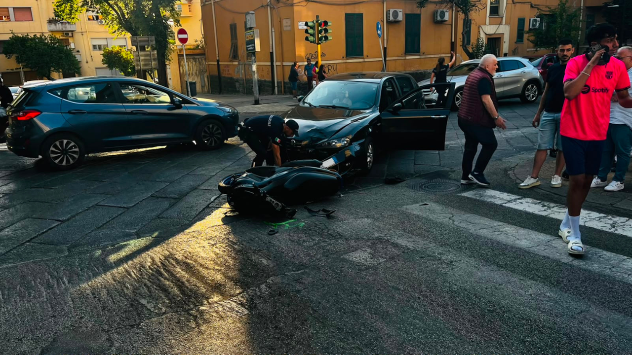 Sassari, schianto frontale tra un’auto e una moto: un 22enne ferito
