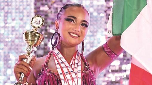 Danza sportiva, una ballerina sassarese sul tetto d’Europa: vince cinque medaglie d’oro e ora va ai Mondiali