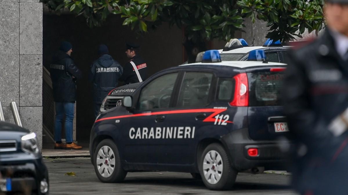 Cosparge l’anziano padre con liquido infiammabile e gli dà fuoco uccidendolo: arrestato