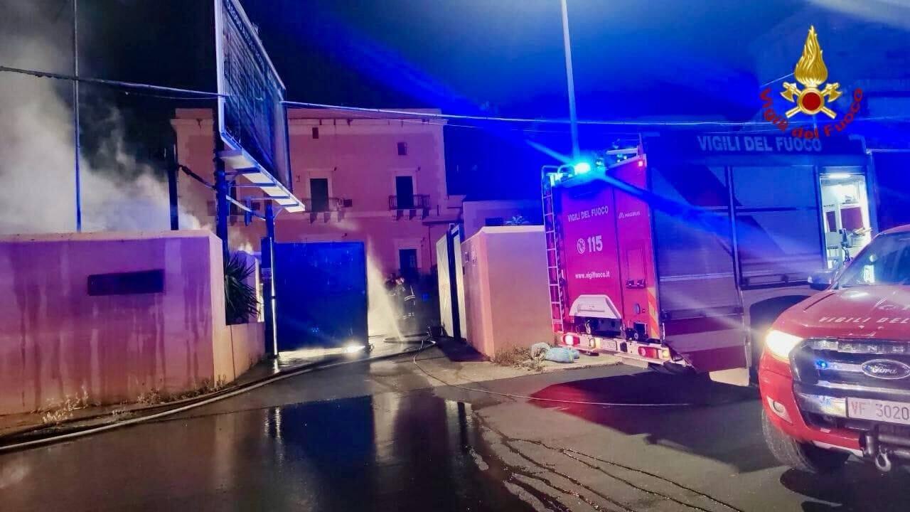 Nuovo incendio nella sede di un autonoleggio: a fuoco 9 auto e 2 furgoni della “Sicily by car”