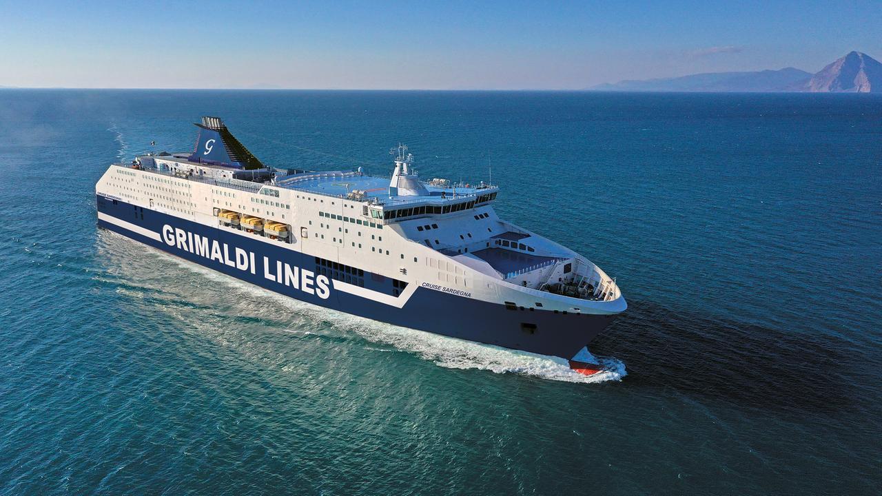 Da Livorno verso la Sardegna: l'estate a bordo inizia nel porto di casa