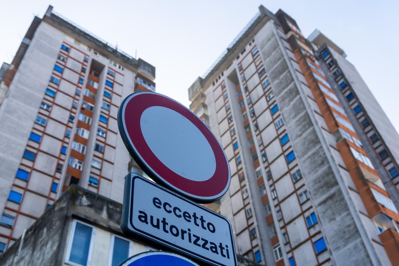 Grattacielo di Ferrara, ladri in azione: e gli inquilini non entrano