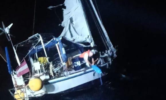 Velista in difficoltà messo in salvo dalla Guardia costiera
