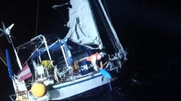 Velista in difficoltà messo in salvo dalla Guardia costiera