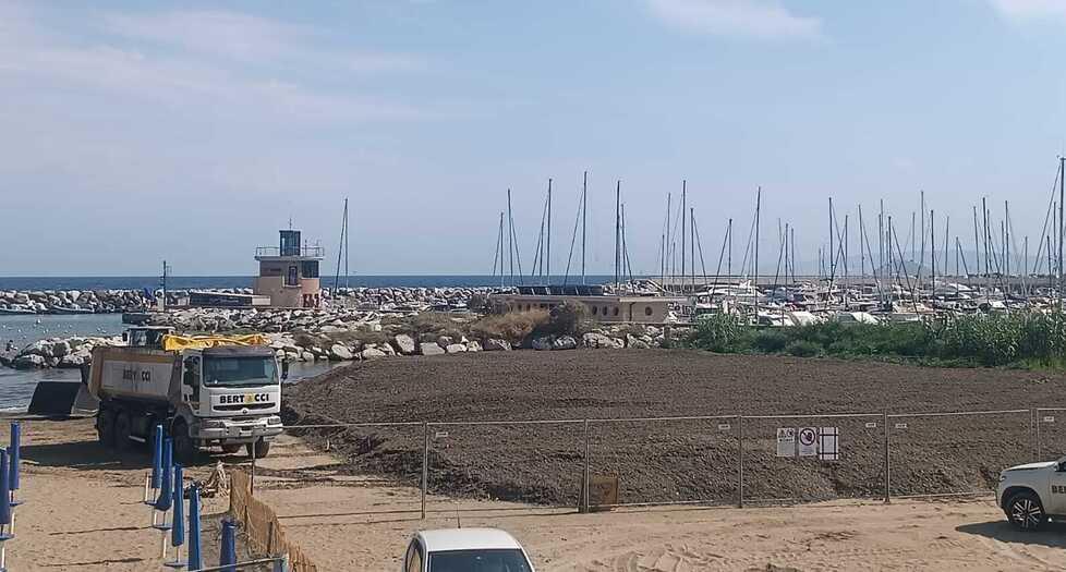 
	La spiaggia di Salivoli

