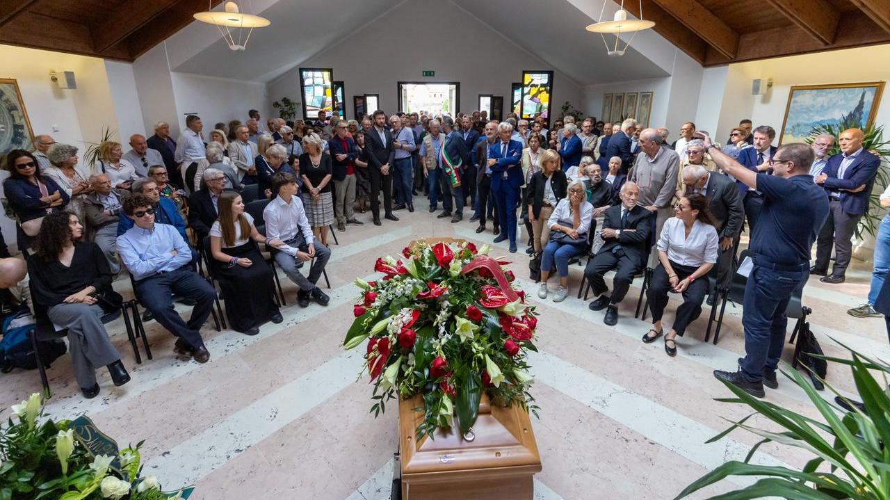 Ferrara e l’ultimo saluto al Duca Rosso: «Roberto Soffritti, molto più di un sindaco»