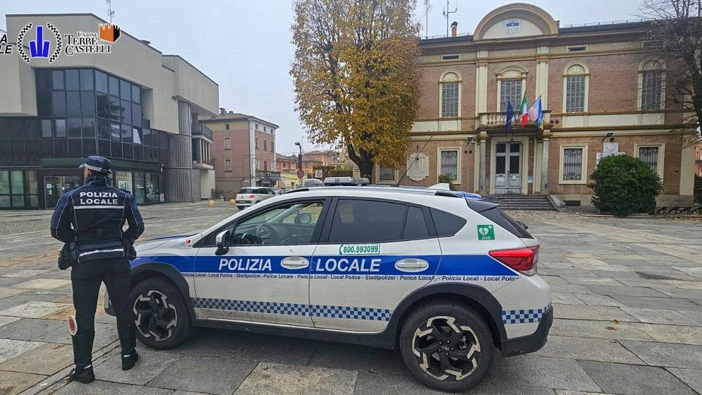«Quel trasferimento è illegittimo». E l’agente della Locale torna a “casa”