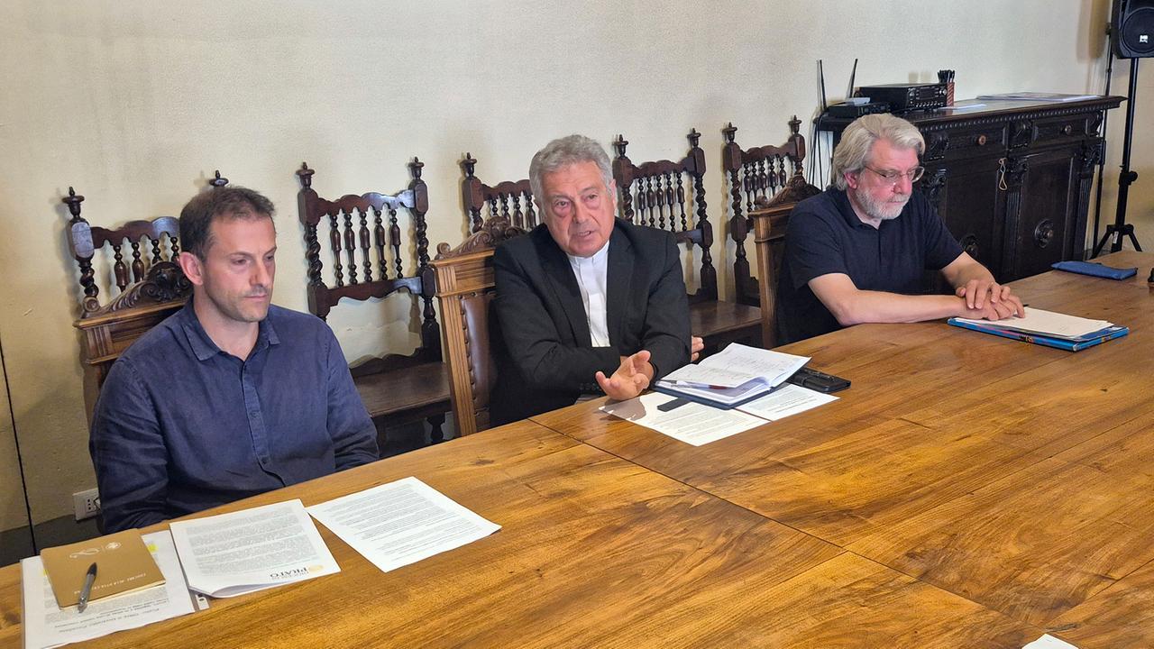 Giuseppe Rossi insieme al vescovo Giovanni Nerbini e a Enrico Mongatti