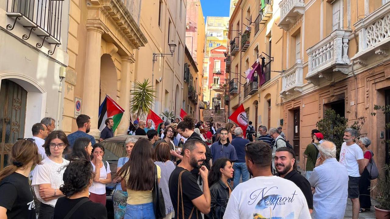 Il corteo di solidarietà alla Marina di Cagliari - foto di Mario Rosas