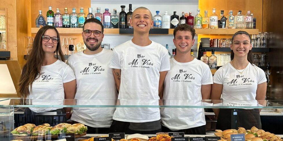 Lido Estensi, da compagni di scuola a colleghi: cinque baristi al “Mi Vida”