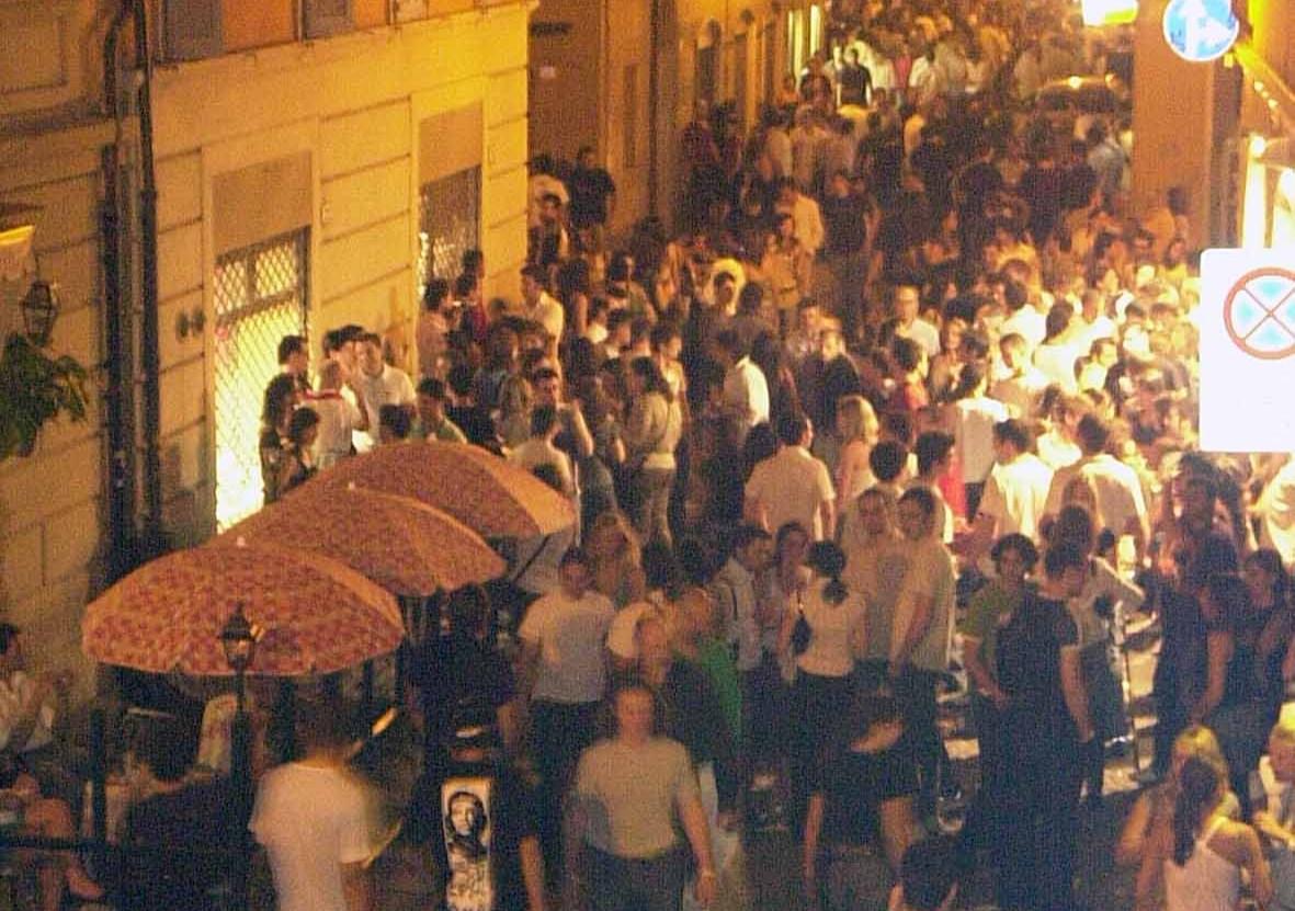 Movida, il Comune prepara la stretta sui locali per un’estate “pacifica”