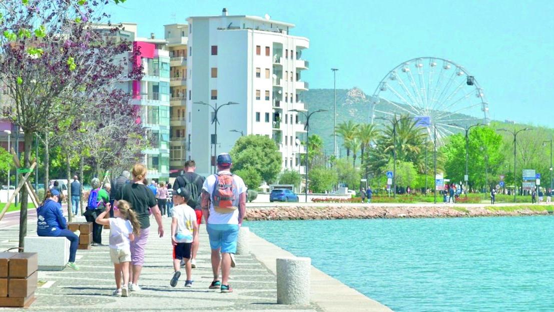 Compro, vendo, investo: le case come miniere d’oro. Il boom a Olbia, Sassari frena