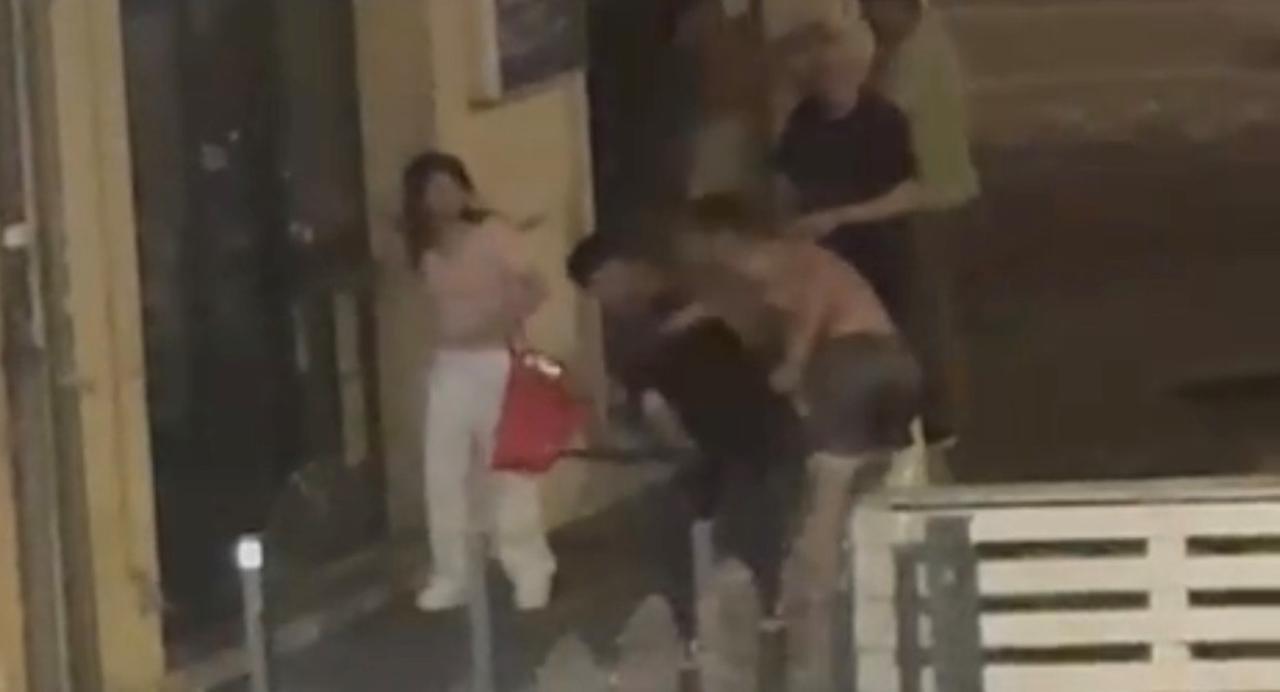Cento, il sindaco dopo la rissa nel bar: «Nessuna attenuante per chi aggredisce»