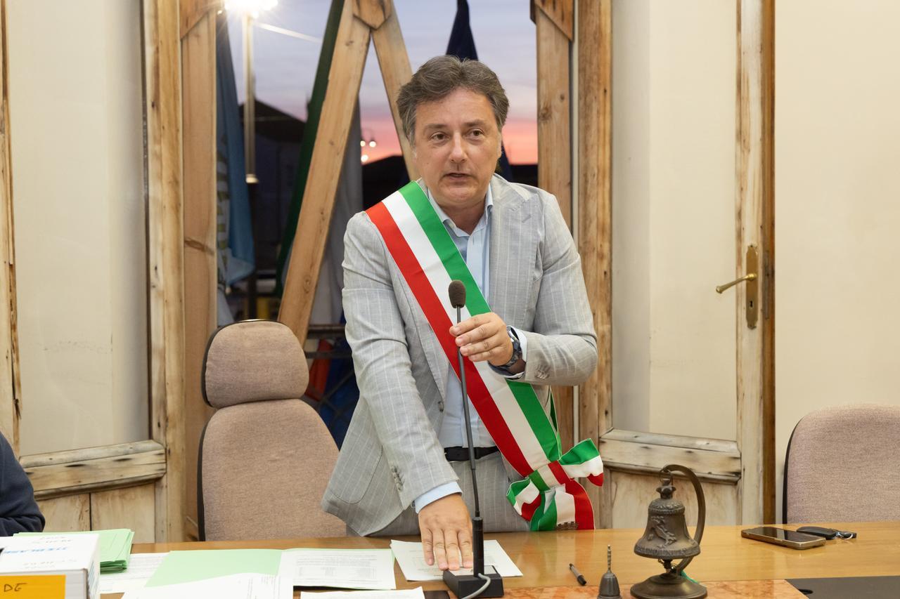 La fiamma tricolore arde a Bondeno. Il sindaco Simone Saletti entra in Fratelli d’Italia