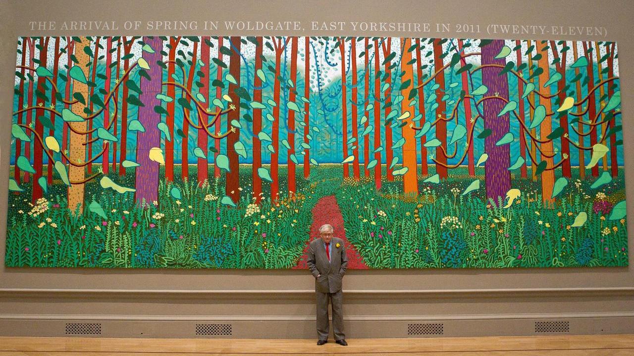 Morto David Hockney, il maestro della Pop Art che trasformò piscine, paesaggi e iPad in arte contemporanea