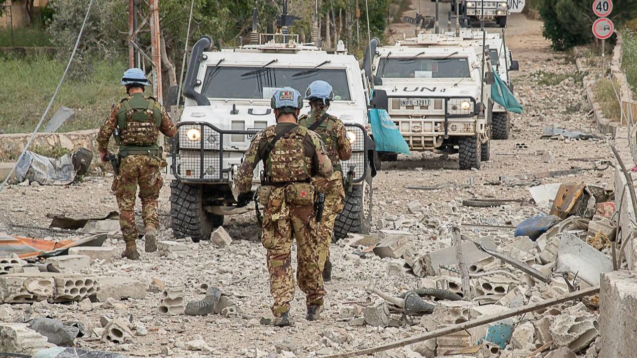 Libano, la Brigata Sassari a lavoro per garantire gli aiuti umanitari – Le ultime operazioni
