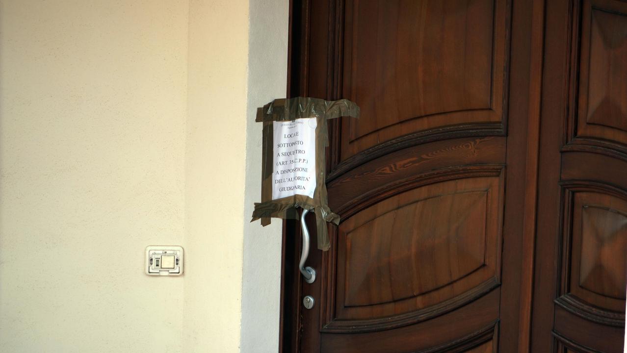 L'ingresso della villa del Castellaccio, che è stata sequestrata (foto Stick)