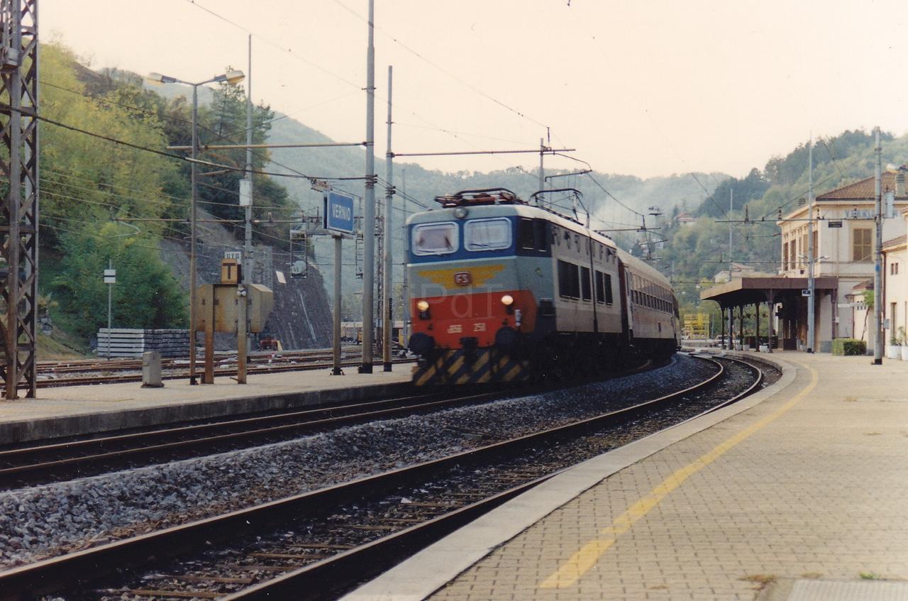 
	Un treno alla stazione di Vernio

