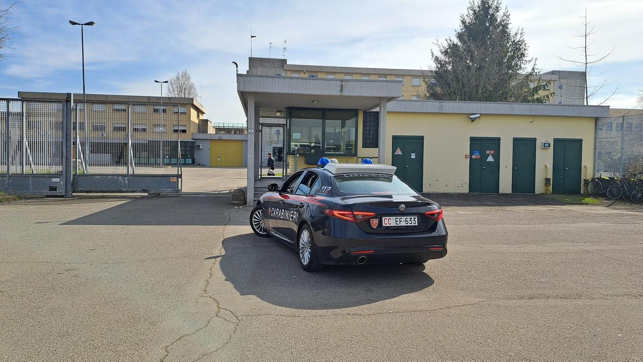«Ti incateno e ti faccio morire»: torna in carcere l’uomo condannato per le violenze sulla compagna disabile