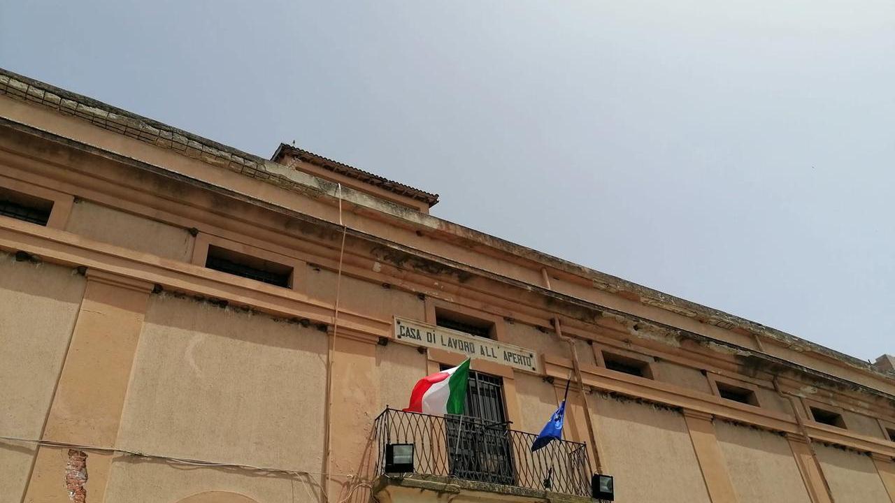 Isili, la colonia penale modello sotto pressione: «Troppi internati, così può esplodere»