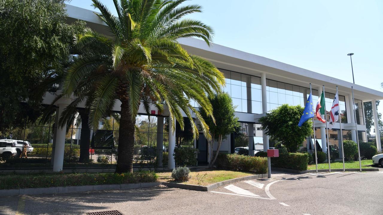 Olbia, per le scuole superiori non c’è più spazio: la Provincia acquisterà nuovi locali