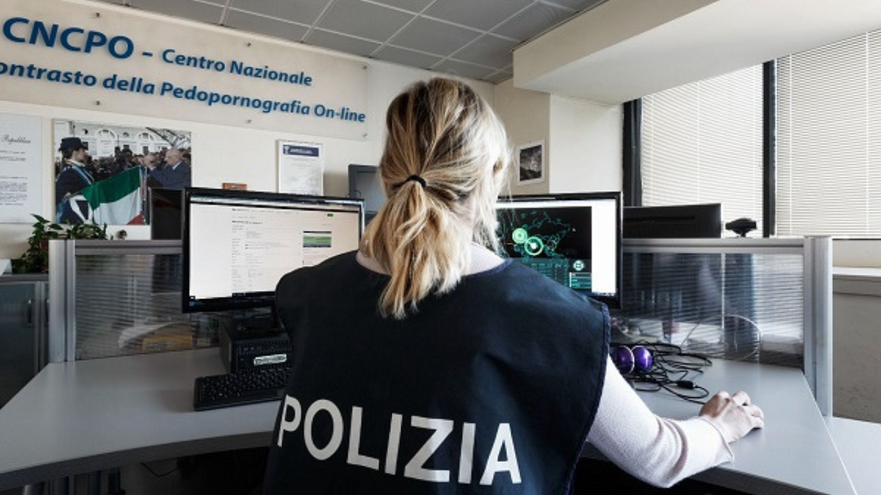 Grosseto, trecento file pedopornografici nel pc: arrestato un uomo – «Minori ritratti in rapporti con adulti e anche animali»