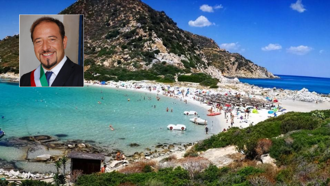 Ombrelloni vietati a Punta Molentis, la retromarcia del sindaco: ecco che cosa sarà consentito in spiaggia