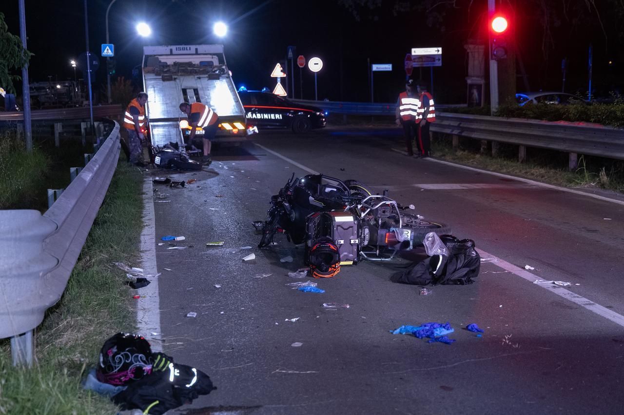 Grave incidente tra due moto a Castelvetro: tre feriti, il più grave ha 16 anni