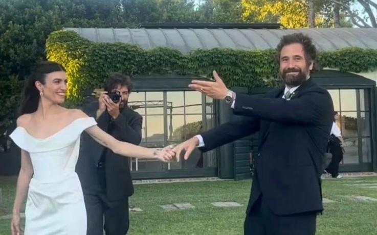 Tommaso Paradiso e Carolina Sansoni hanno detto sì: tutti i dettagli del romantico matrimonio