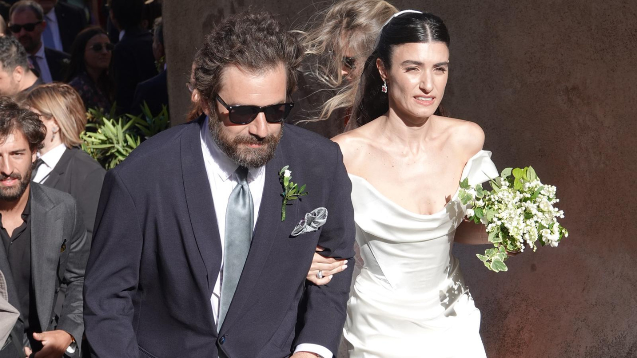 Gli sposi Tommaso Paradiso e Carolina Sansoni (foto Enzo Russo)