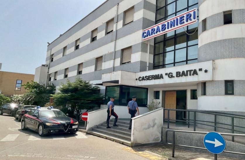 Alghero, genitori si barricano in casa per sfuggire al figlio: arrestato