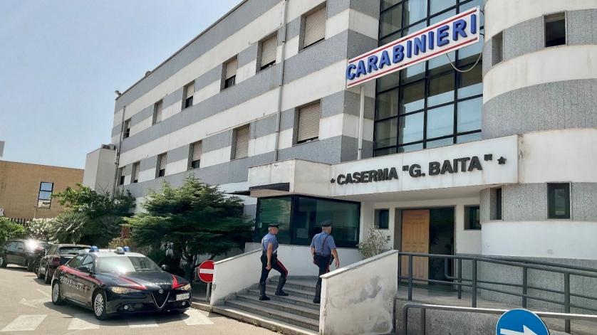 Alghero, genitori si barricano in casa per sfuggire al figlio: arrestato